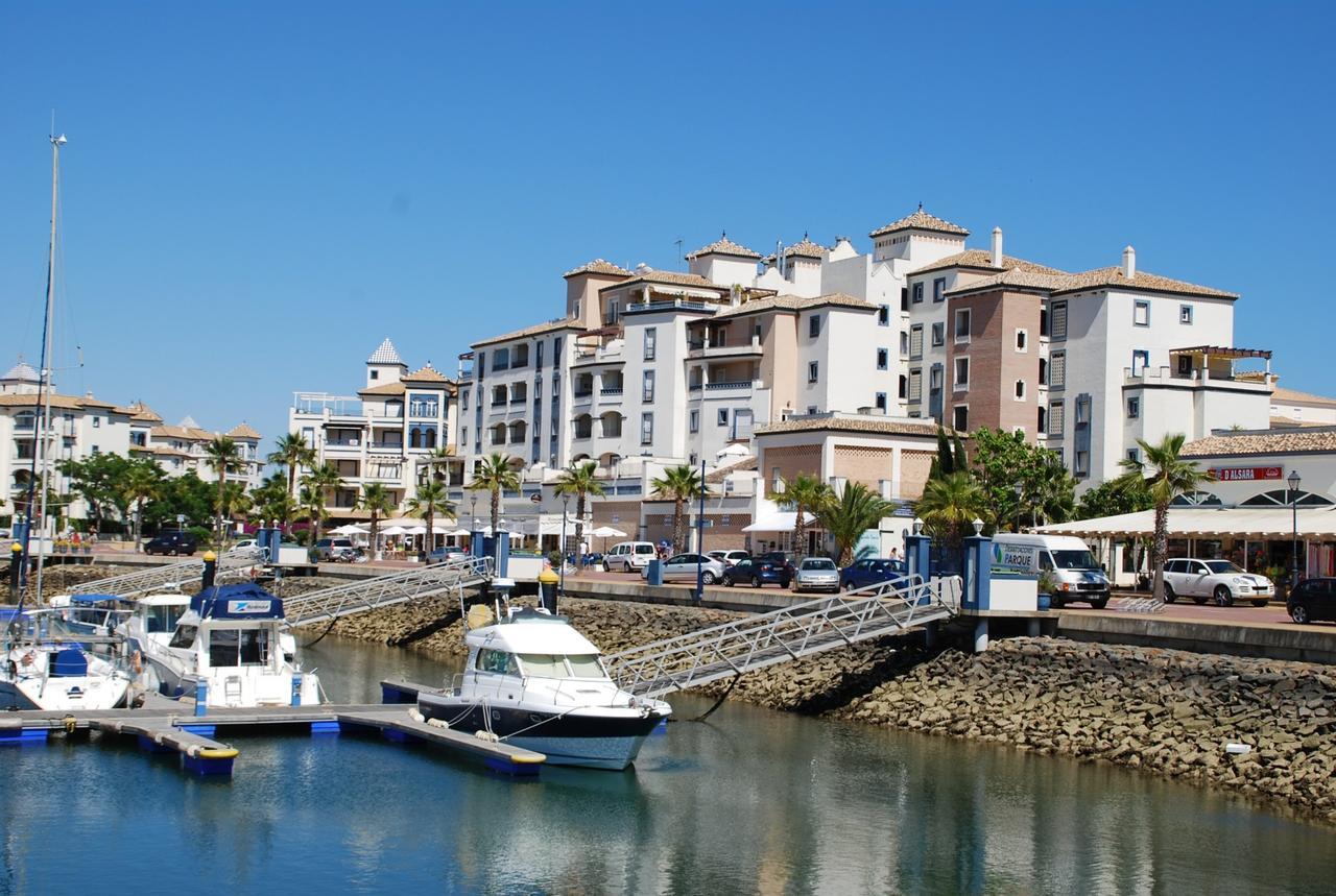 Marina Iv By H Isla del Moral