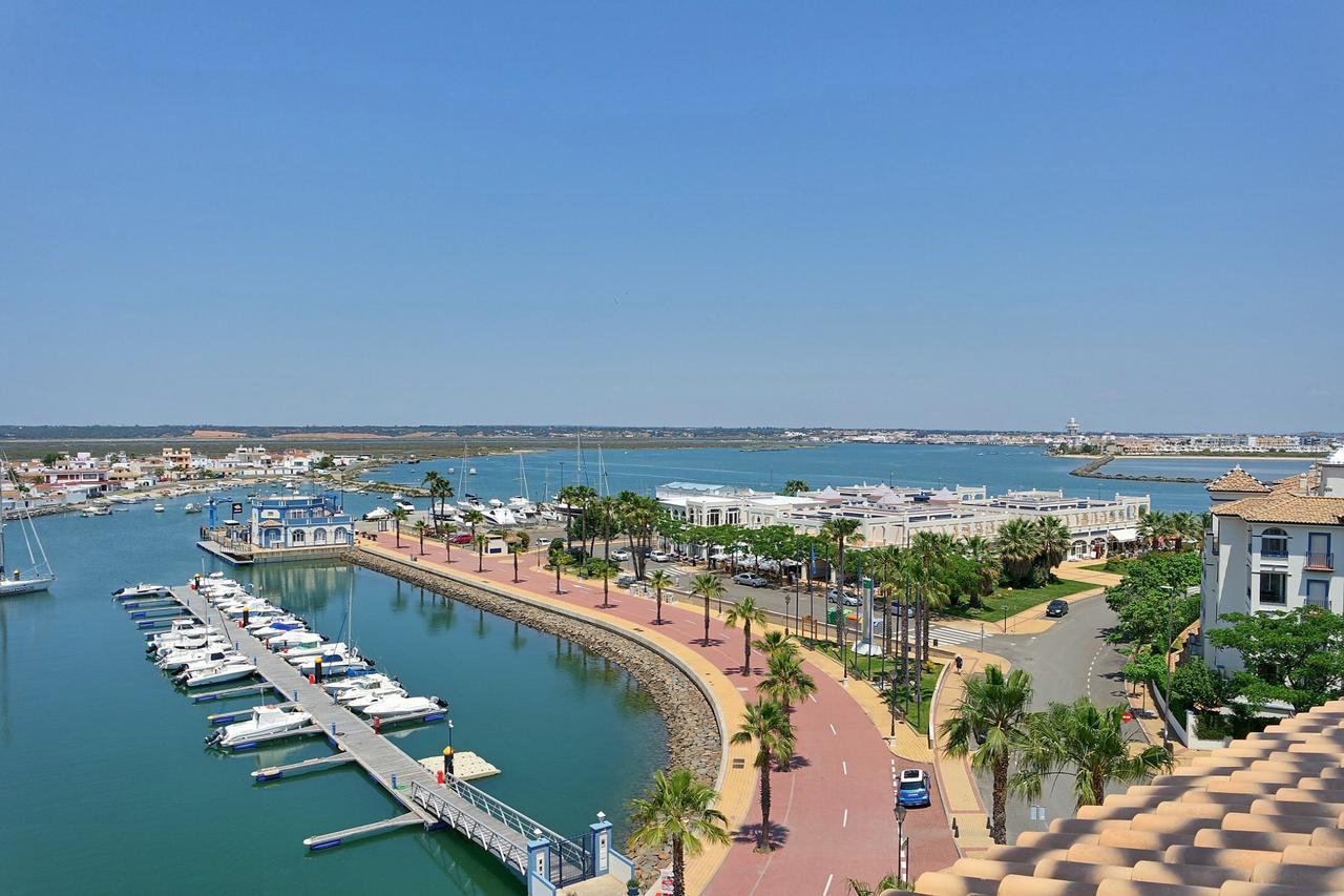 Marina Iv By H Isla del Moral